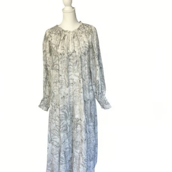 HUF Wome's Gray Tiered Gown with Bishop Sleeves - Picture 3 of 13